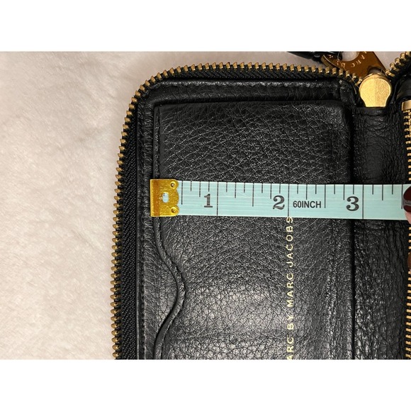 MARC BY MARC JACOBS Workwear Wallet - Soft Black Leather Gold Hardware Zip - Picture 2 of 16